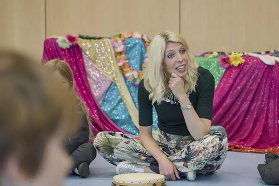 Photo of Susie Oldfield delivering a kids workshop