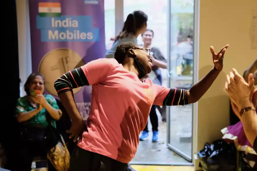 Photo of people clapping a dancer in a workshop