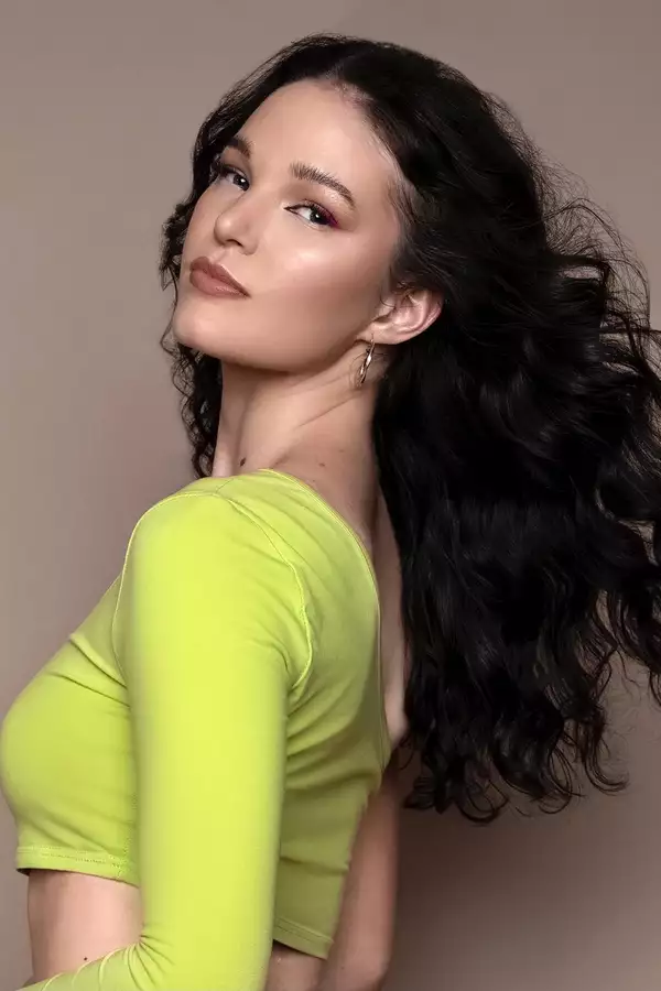 Headshot of Iona Turnbull