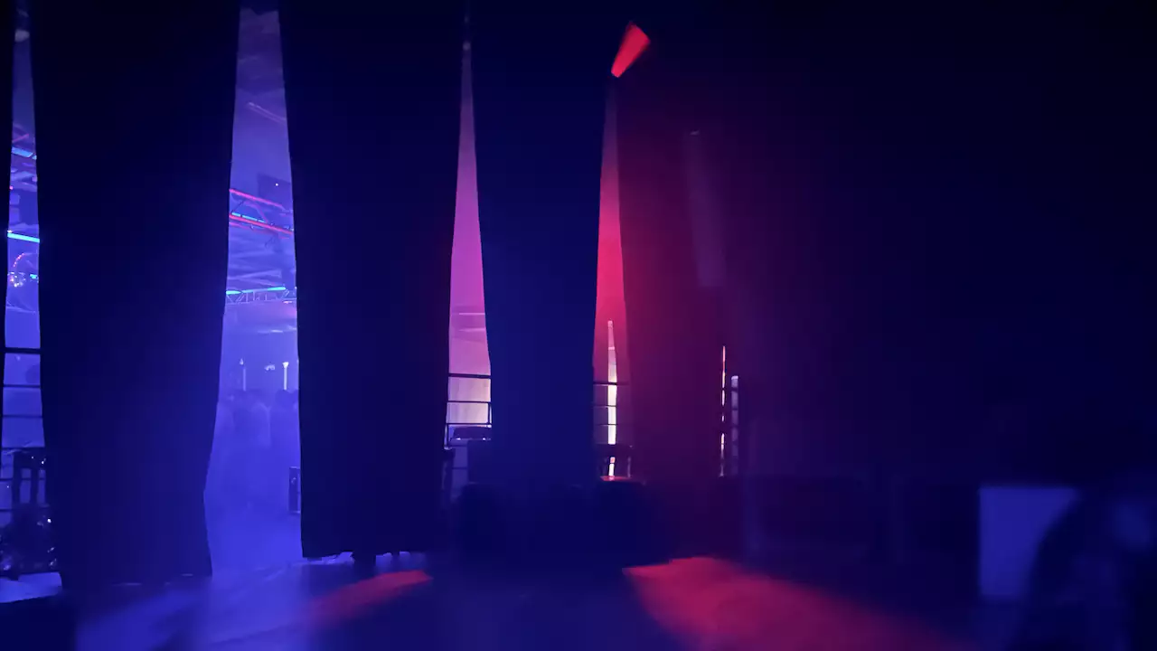 Behind the curtains of a club night