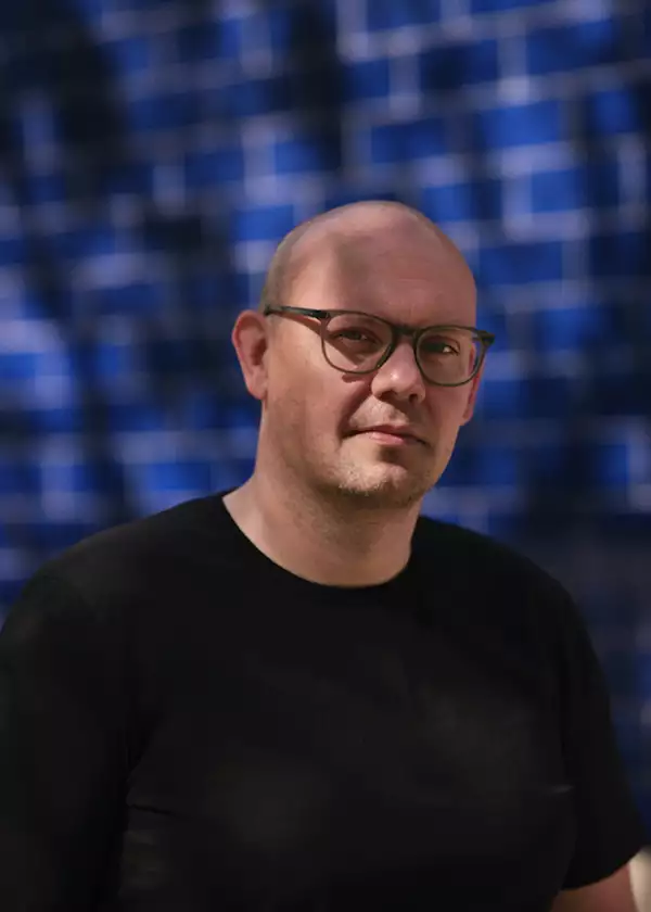 Headshot of Luke Halls