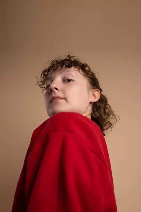 Headshot of Annie Edwards