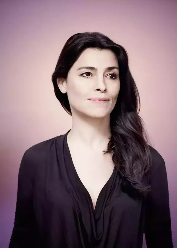 Headshot of Es Devlin