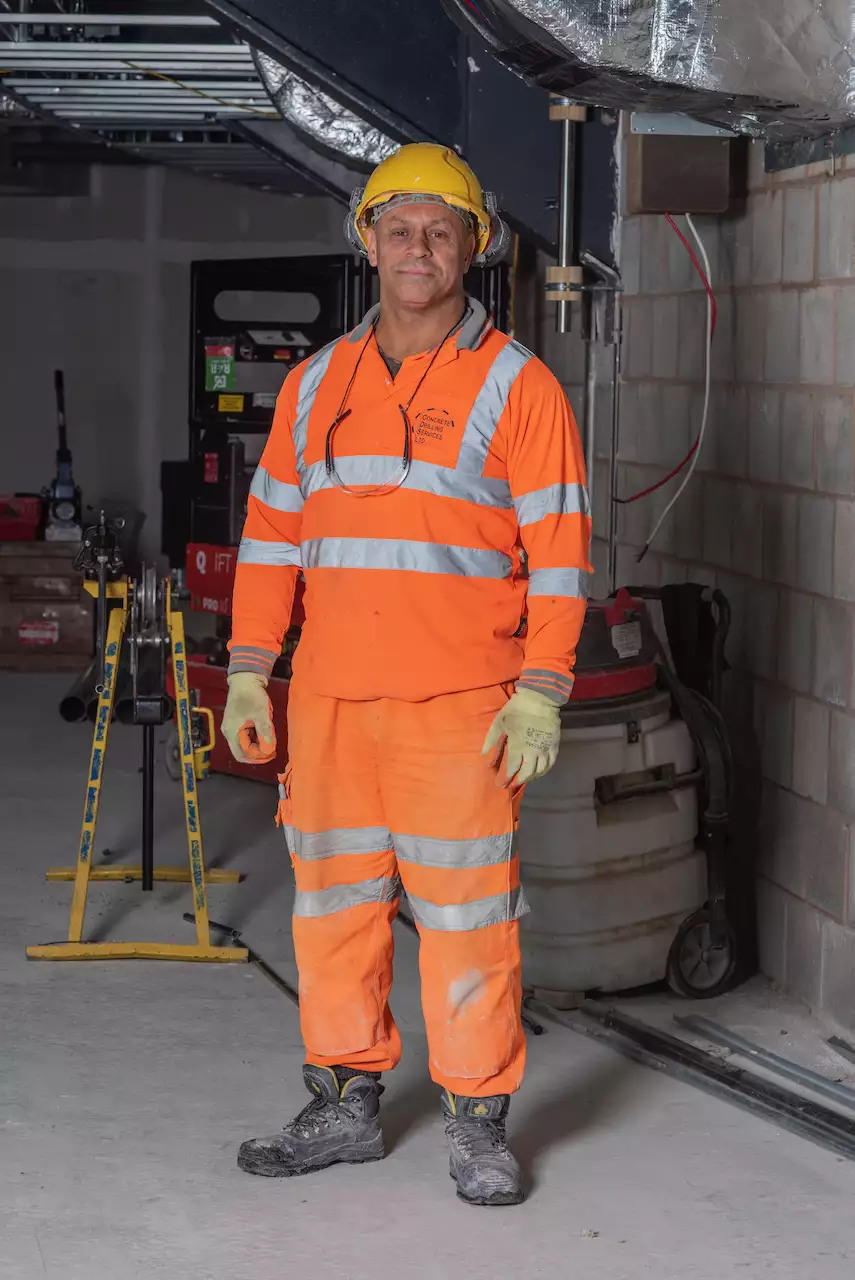 Photograph of a worker by Ming de Nasty