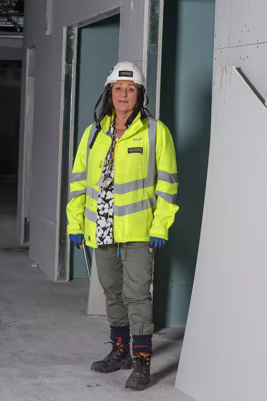 Photograph of a worker by Ming de Nasty